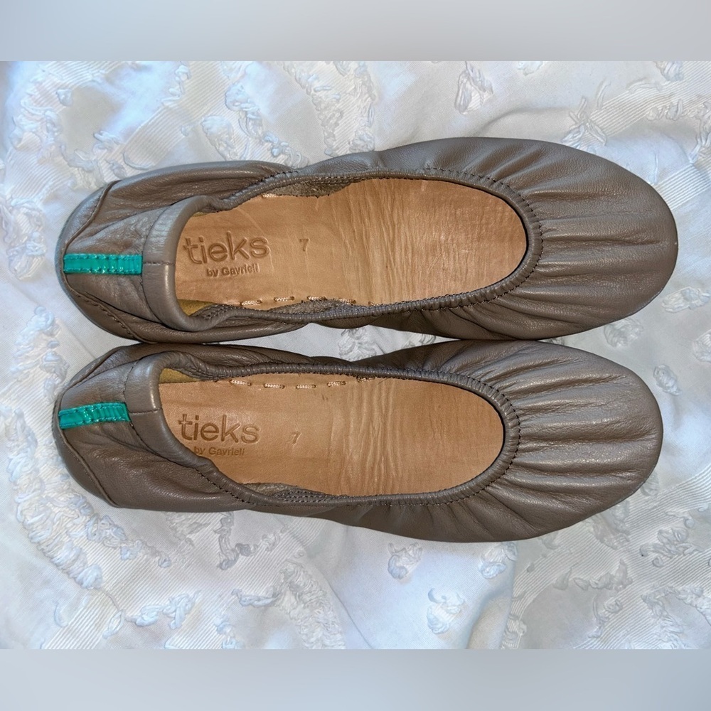 Tieks by Gavrieli Taupe Leather Slip On Ballet Flats Casual Shoes
Size 7 - Picture 1 of 12